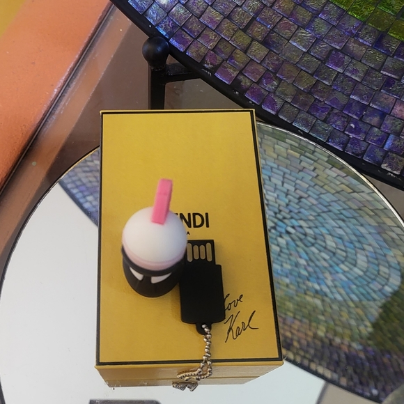 FENDI Karl Lagerfeld novelty KeyChain USB/PEN Drive & JAPAN EXCLUSIVE NOTEBOOK. - Picture 6 of 11